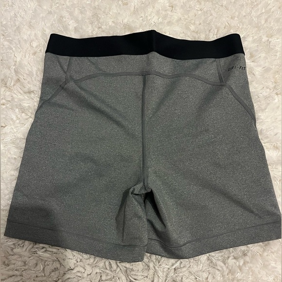 Nike Pro shorts large - Picture 2 of 3